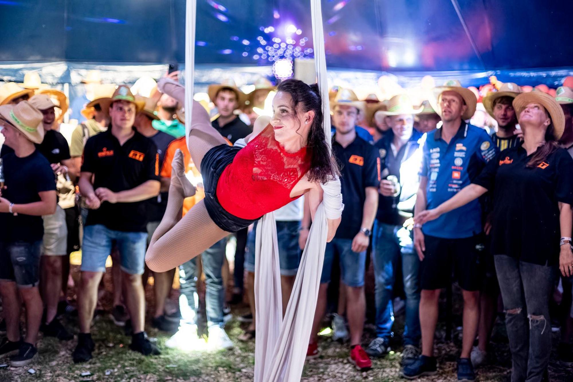 Racingtours Racecamp - Spielberg Hotel Spielberg Bei Knittelfeld Phòng bức ảnh